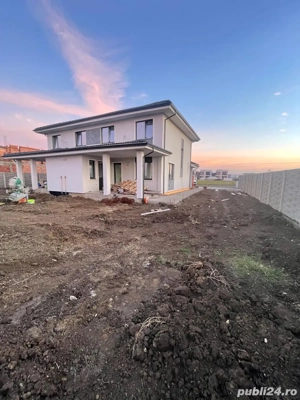    Duplex P+1 modern   partea stângă, 110 mp utili, teren 415 mp   zonă nouă Săcălaz Preț: 165.000  