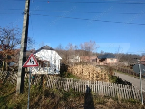 Casa 2 camere 70mp,+teren intravilan 1646 mp,zona Comunei Sintereag - imagine 2