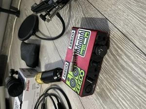 Vând placă de sunet și microfoane 