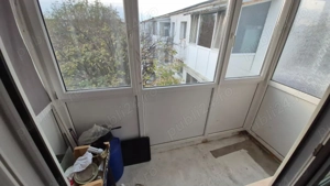 Apartament de vanzare - 3 camere - etajul 4  - imagine 2