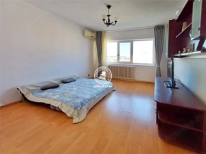 Apartament 3 camere  de vanzare  Centru,