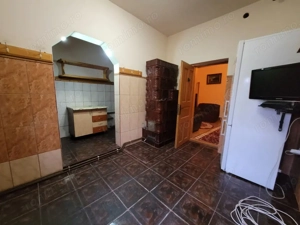 Casă tradițională, mobilată și utilată, situată în centrul satului Polovragi   - imagine 9