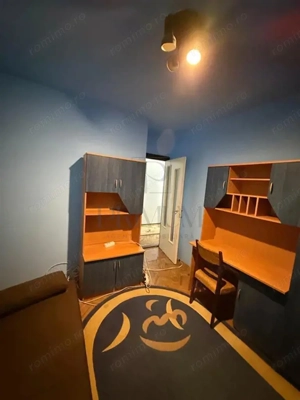 DAMBOVITA - ETAJ 2 - DECOMANDAT - 3 CAMERE - CENTRALA PROPRIE