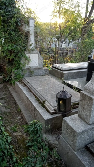 Loc de veci cimitir BELLU, cu pozitie excelenta langa intrare, liber, Fig.15, 3mp. - imagine 2