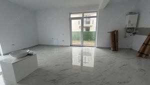 2 camere | la asfalt | toate utilitatile | 2 locuri de parcare | curte proprie