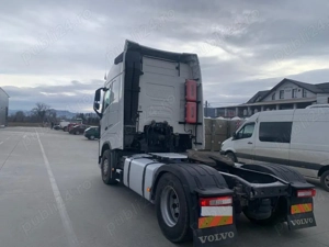 Volvo Cap Tractor - imagine 9