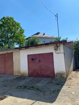 Garaj spatios cu pod, curent electric apa si canalizare in Lucacesti