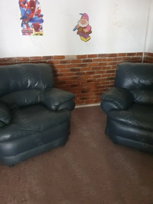 Acum vând mobilier   , o canapea cu doua fotolii din piele și un dormitor ,