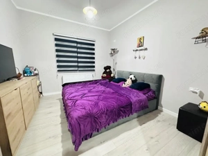 Duplex despartit prin garaj cu 5 camere - Dumbravita - imagine 8