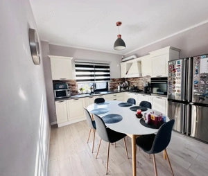 Duplex despartit prin garaj cu 5 camere - Dumbravita - imagine 3