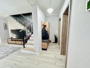 Duplex despartit prin garaj cu 5 camere - Dumbravita - imagine 5
