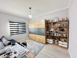 Duplex despartit prin garaj cu 5 camere - Dumbravita - imagine 4