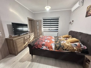 Duplex despartit prin garaj cu 5 camere - Dumbravita - imagine 9