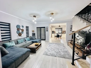 Duplex despartit prin garaj cu 5 camere - Dumbravita - imagine 2