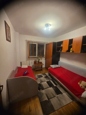 De vânzare apartament 4 camere decomandat 
