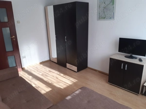 Inchiriez o camera pt. fete  Metroul Gorjului  Militari