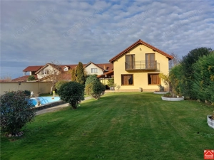 Casa mare pentru 2 familii sau pentru afacere