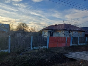 Vând teren cu casa bătrânească  - imagine 3