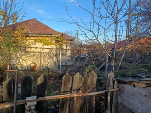 Vând teren cu casa bătrânească  - imagine 4