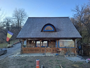 Vând mini complex tradițional: o casă maramureșeană, o căsuța de hobbit și două case bucovinene - imagine 5