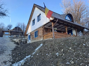 Vând mini complex tradițional: o casă maramureșeană, o căsuța de hobbit și două case bucovinene - imagine 3