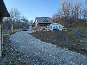 Vând mini complex tradițional: o casă maramureșeană, o căsuța de hobbit și două case bucovinene - imagine 4