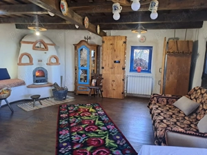 Vând mini complex tradițional: o casă maramureșeană, o căsuța de hobbit și două case bucovinene - imagine 8