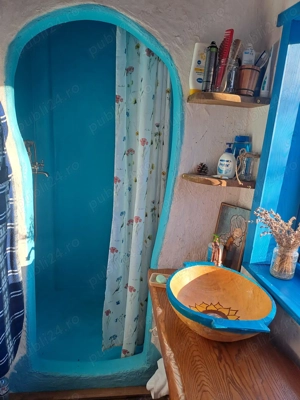 Vând mini complex tradițional: o casă maramureșeană, o căsuța de hobbit și două case bucovinene - imagine 9