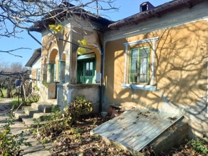 Vând casă bătrânească în sat Crăciunei, comuna Radomirești, jud Olt