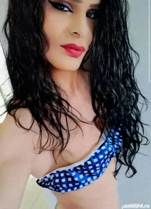 Elvira transexuala siliconata nr 4 la sani.