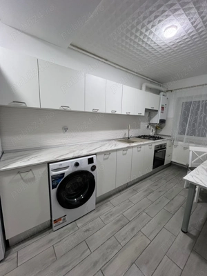 Închiriez apartament cu 3 camere decomandat 