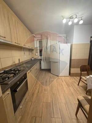 Apartament cu 3 camere de închiriat în zona Central