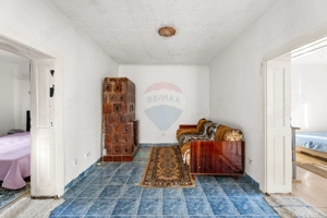 Casă cu 5 camere in Barzava - imagine 12