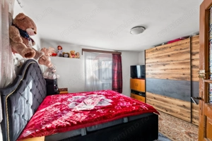 Casă cu 5 camere in Barzava - imagine 3