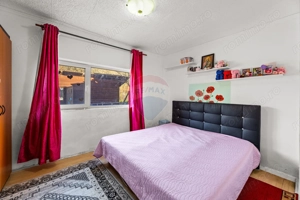 Casă cu 5 camere in Barzava - imagine 5