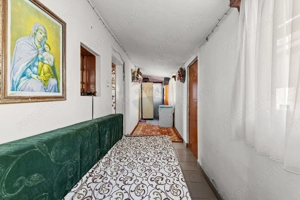 Casă cu 5 camere in Barzava - imagine 10