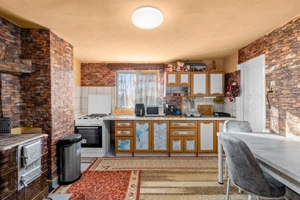 Casă cu 5 camere in Barzava - imagine 9