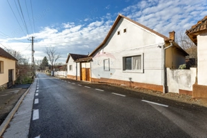 Casă cu 5 camere in Barzava - imagine 2