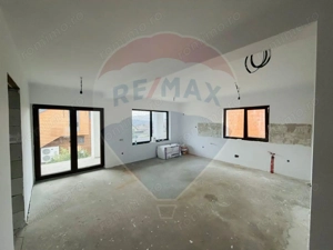 Casă / Vilă cu 4 camere de vânzare - imagine 4