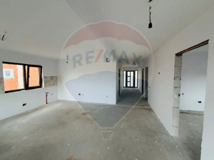 Casă / Vilă cu 4 camere de vânzare - imagine 2