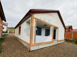 Casă / Vilă cu 4 camere de vânzare - imagine 6