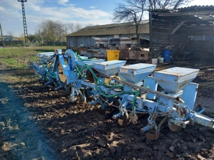 Semanatoare de piatra neamt porumb floare etc cu fertilizare SPC8FC 