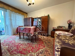 Apartament cu 3 camere, etajul 3, centrala proprie, zona Sagului