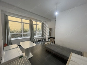 Spatiu comercial + loc de parcare,  23 mp,  Zona Soarelui