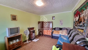 Casa individuala de vanzare cu 3 camere si 2 fronturi Giarmata - imagine 2