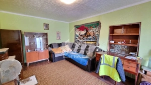 Casa individuala de vanzare cu 3 camere si 2 fronturi Giarmata - imagine 3