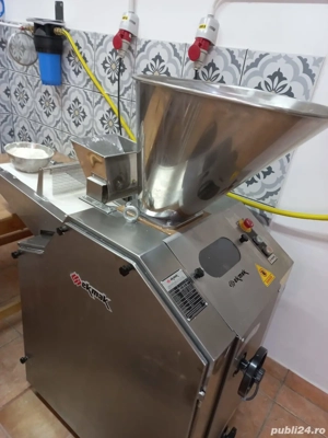 Vând său închiriez linie completă de panificație și patiseriei 320buc  h. 25 000. Euro  - imagine 5