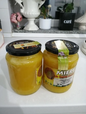 Miere albine poliflora și floarea soarelui