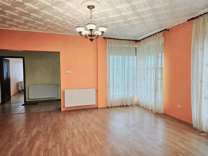 De vânzare casă cu 5 camere în Episcopia și teren generos - imagine 2