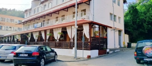 Pensiune cu restaurant complet funcțional la parter + etaj 1